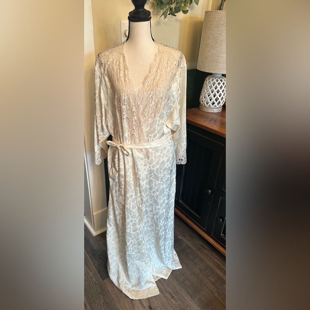 Vintage Eve Stillman Robe Women’s Sz Small Ivory W/Lace Trim Long Full Sweep